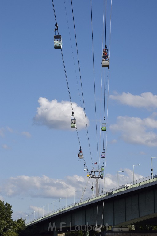 Koelner Seilbahn Gondel blieb haengen Koeln Linksrheinisch P452.JPG - Miklos Laubert